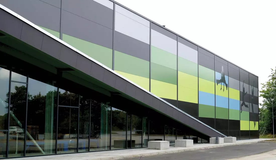 Projektowanie
i produkcja energooszczędnych systemów lekkiej obudowy z płyt warstwowych © PAROC PANEL SYSTEM
