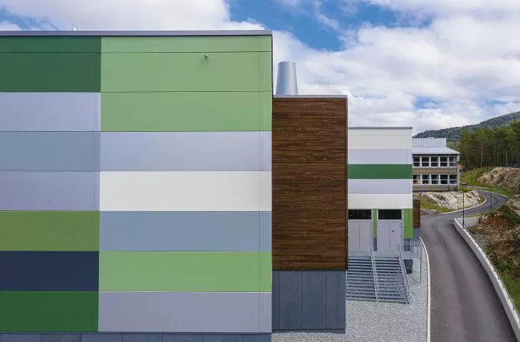 Design and manufacture of energy-efficient lightweight panel housing systems