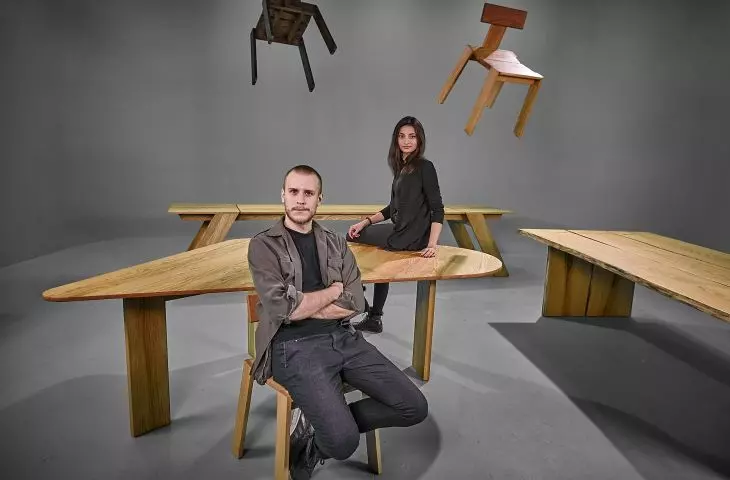 Stół Relations i autorzy:  Jarosław Bartoszek, Eryka Tyma