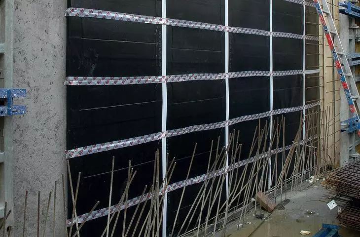Vibration insulation of the foundation wall - expansion joint