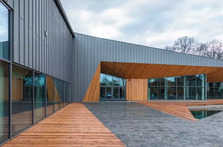 nagroda w kategorii Obiekt architektoniczny — Gminny Ośrodek Kultury w Komornikach
