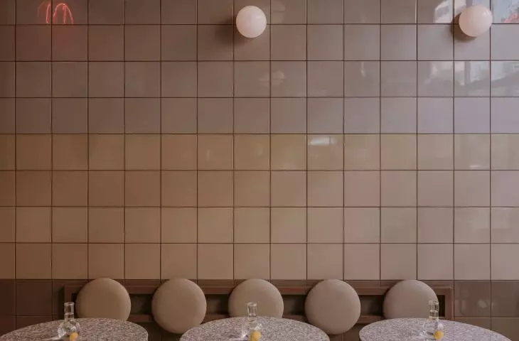square ceramic tiles are arranged in alternating glossy and matte strips