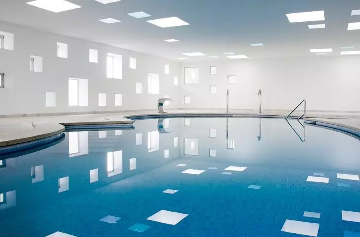 Windows for flat roofs in sports halls