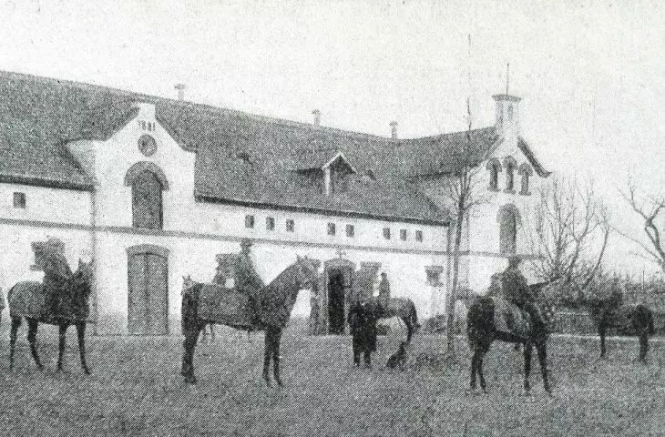  Photo of the racing stable in Leczna published in the magazine 
