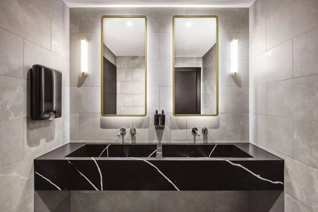 Wnętrze łazienki
hotelu Crowne Plaza
