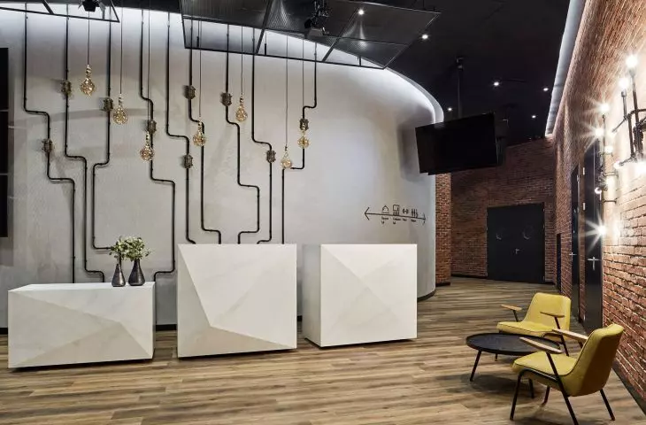 Among others, Silestone quartz conglomerate was used in the common areas