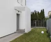 The entrance to the house was placed on the side