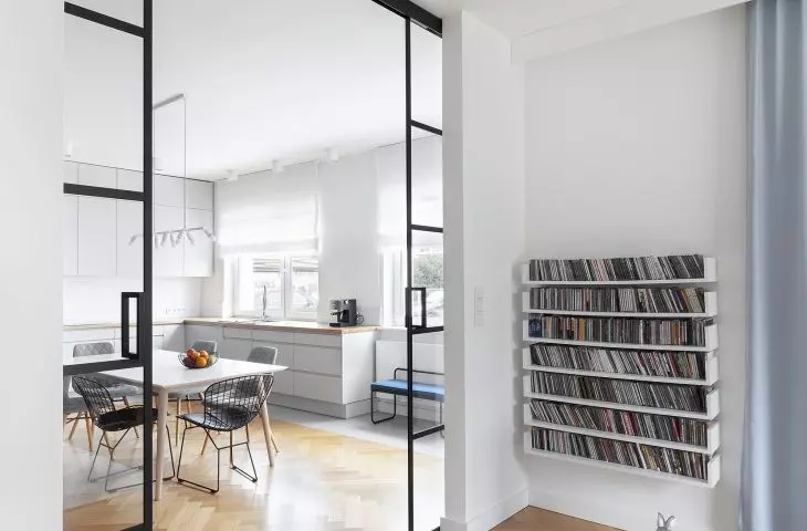 Passage to the kitchen