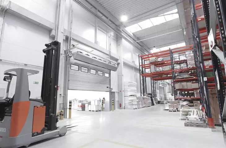 The ELiS G curtain is ideal for warehouse gates where greater reach is needed
