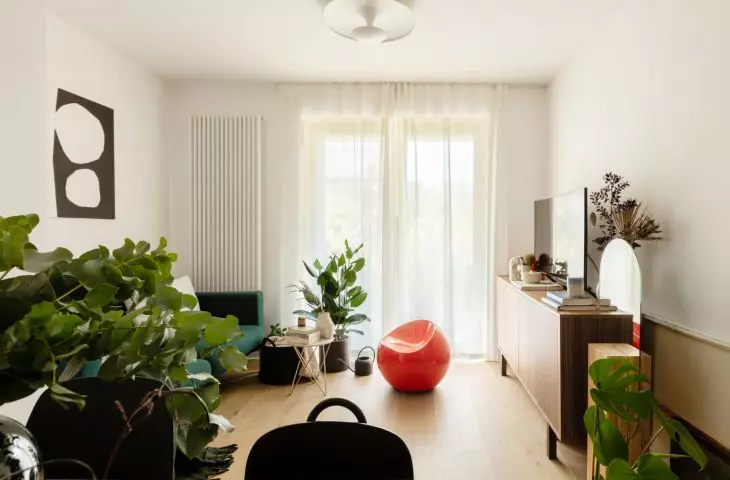 widok z kuchni na salon