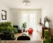 widok z kuchni na salon