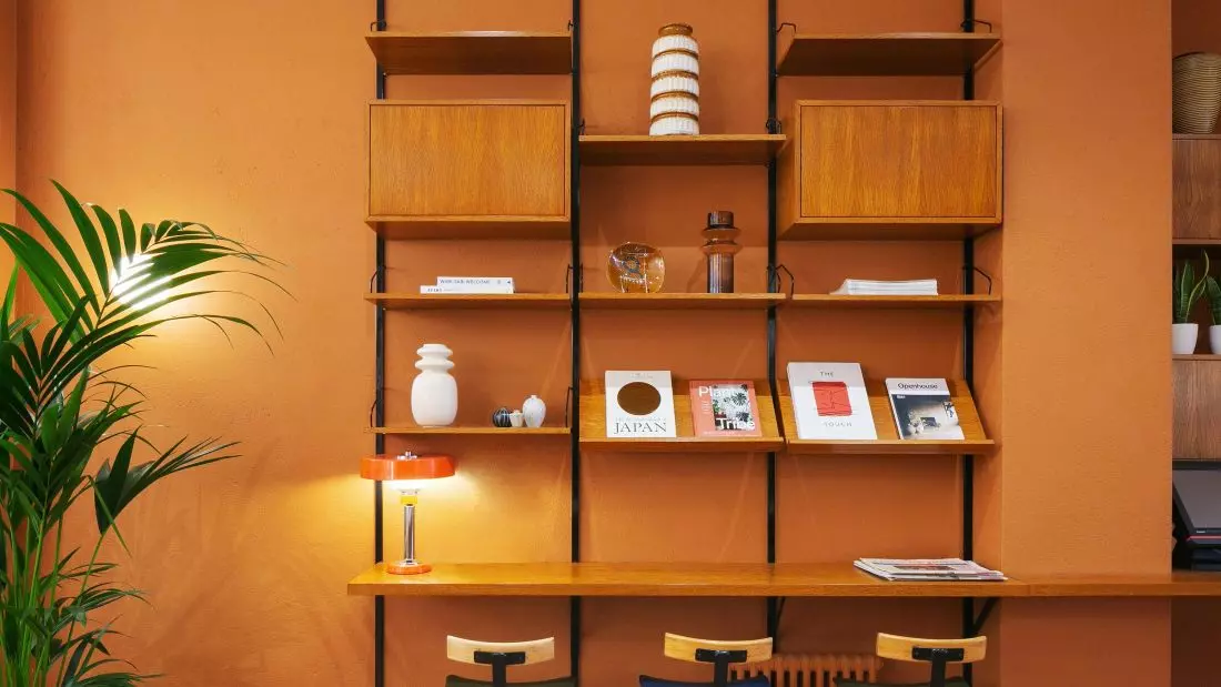 Royal shelving system
w BEAM Café