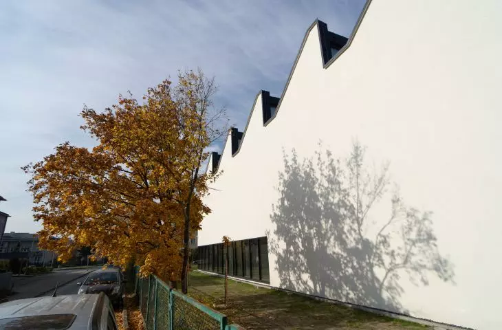 Hala sportowa w Stalowej Woli, szedowy dach