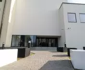 Wejście do hali sportowej