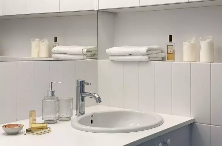 Łazienka utrzymana w bieli