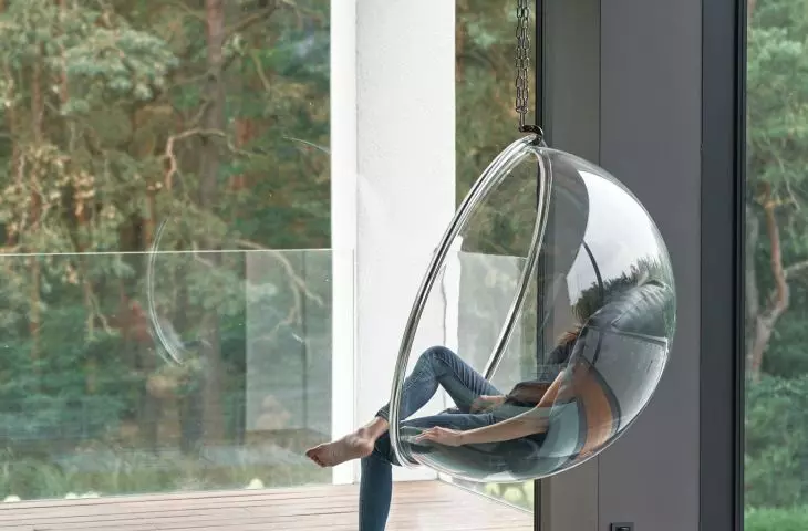 Room with a glass floor on the first floor