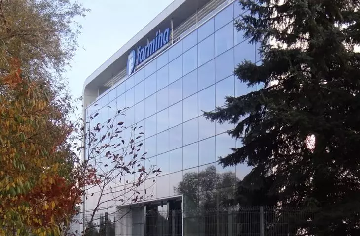 Farmina office building, screened facade