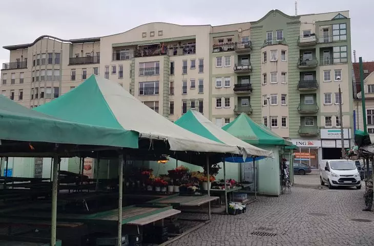 Wildecki Market - densely packed with stalls. 