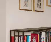 Kolekcja grafik w salonie