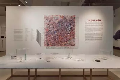 mapa Muranowa w postaci dwóch nałożonych na siebie planów dzielnicy – przedwojennego i współczesnego mapa Muranowa w postaci dwóch nałożonych na siebie planów dzielnicy – przedwojennego i współczesnego