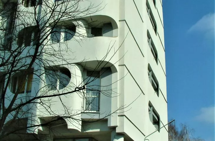 elewacje budynków ocieplono i wyremontowano w 2016 roku