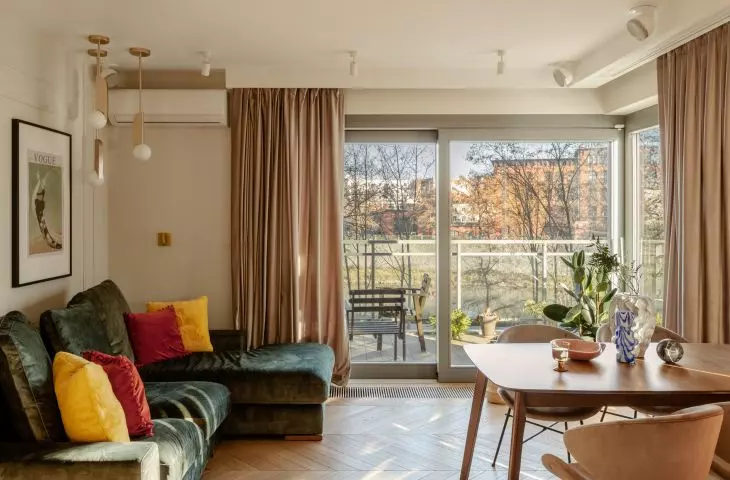 Jasne wnętrze salonu