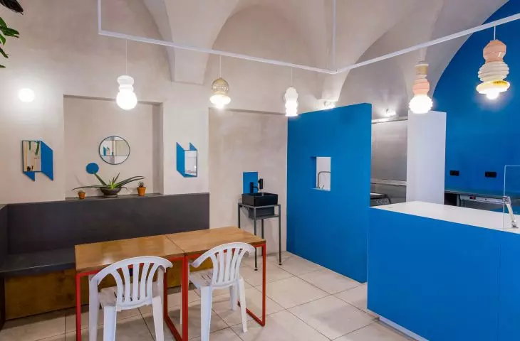 Architects introduced blue solids to the interior