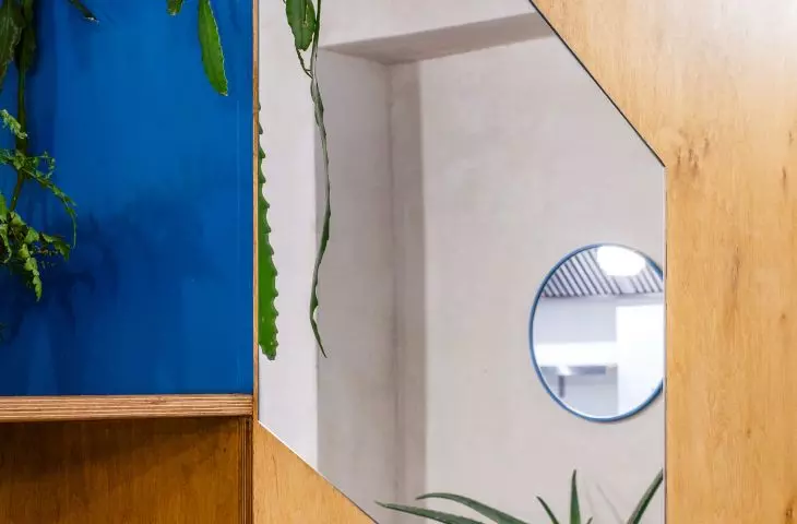 Geometric forms and mirrors