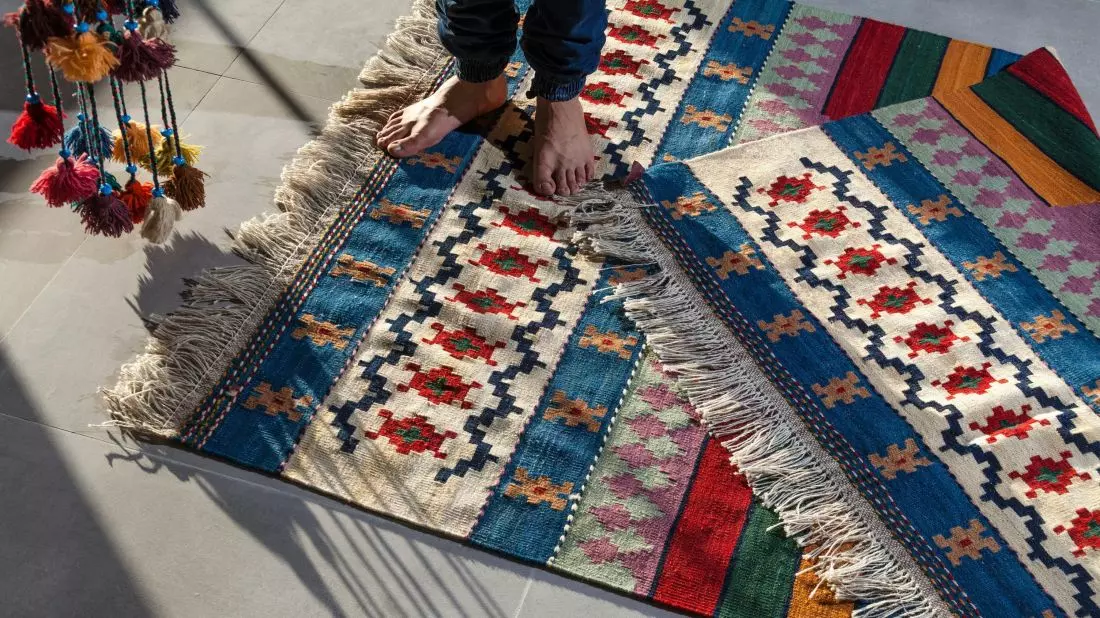 Kolorowy dywan
z motywami folklorystycznymi