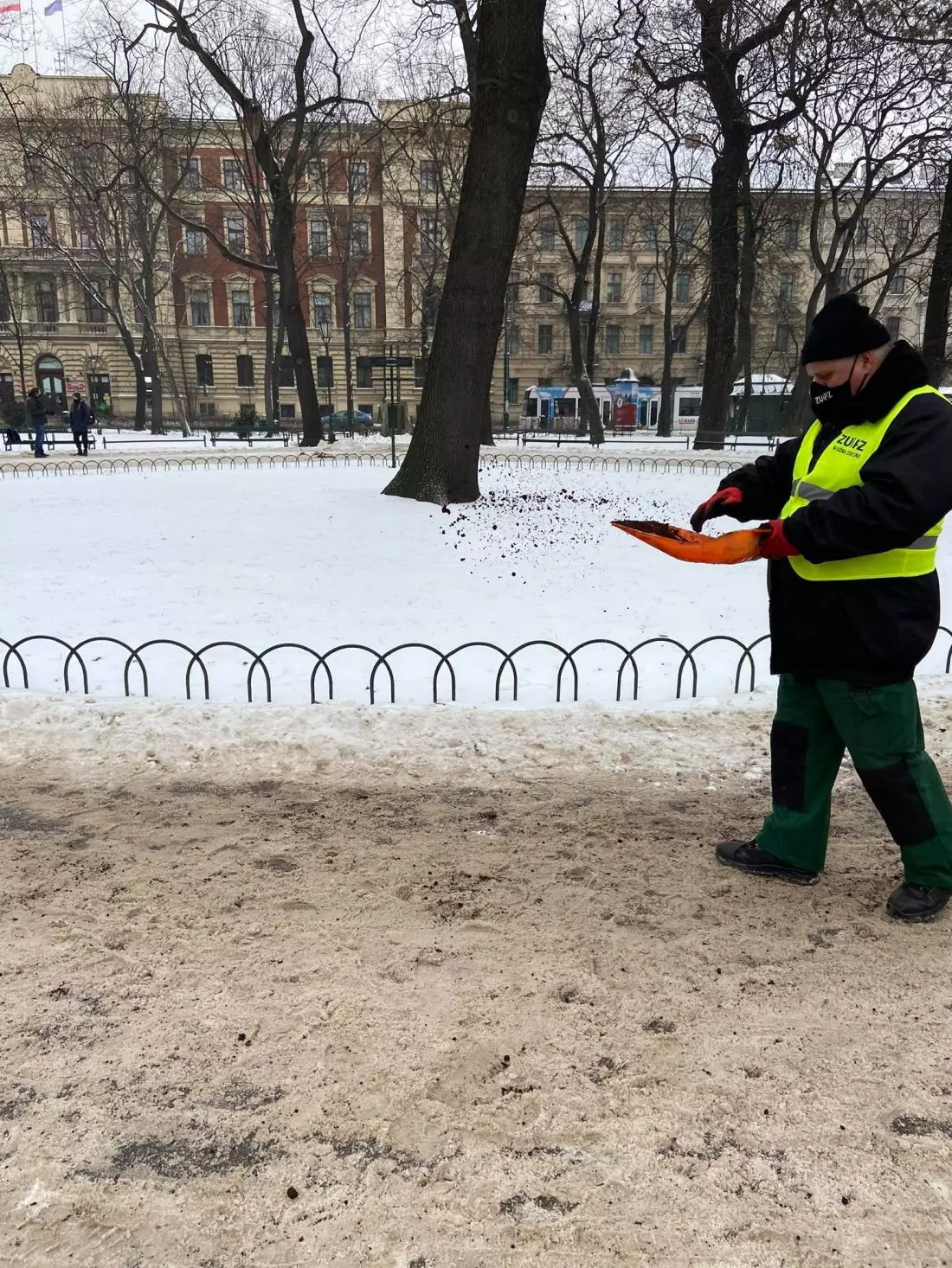 Fusy na chodniku