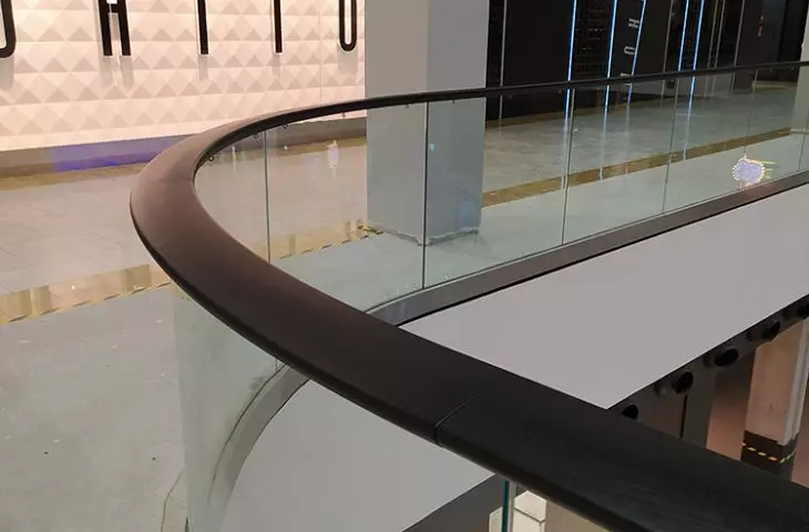 Lorica V bent balustrade