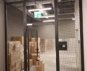 E-OBUWIE. Boks wypełniony siatką