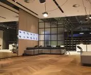 E-OBUWIE. Large-size mirrors and glass walls