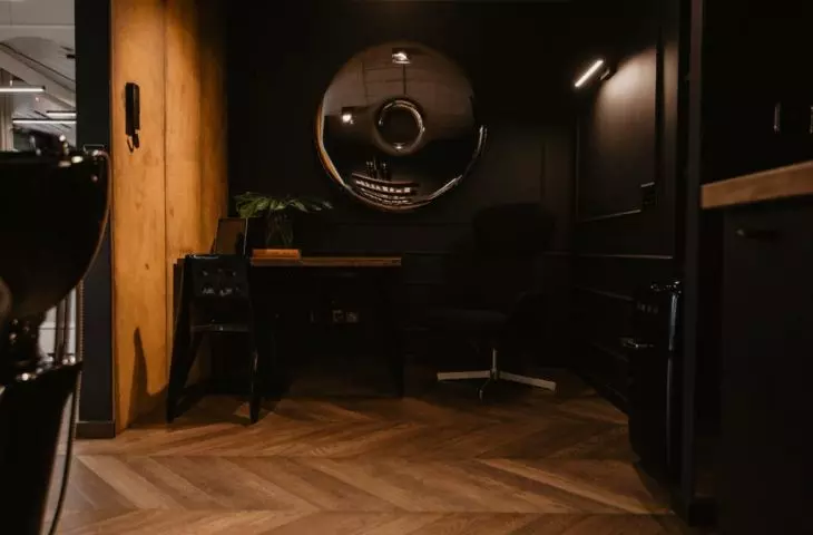 Oskar Zięta's mirror in the Sebastian Hubert Studio interior