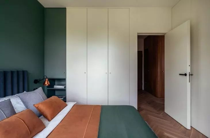 zieleń i biel w sypialni