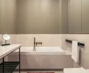 w łazience królują jasne kolory