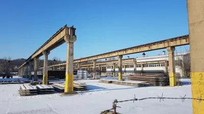 Wytwórnia betonu w północnej części Ostrowa Tumskiego. Wytwórnia betonu w północnej części Ostrowa Tumskiego.