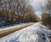 Wartostrada between the river and the slope of Szelągowska Street. The recently installed streetlights have raised objections from environmentalists.