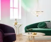 Strong colors in interiors and accessories with animal motifs