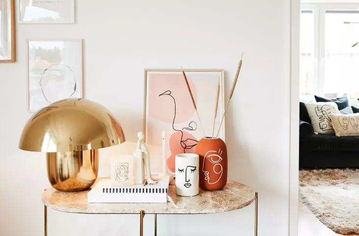 Linear art in the interior 