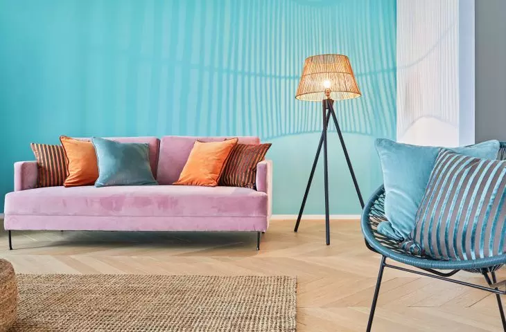 Combination of strong colors