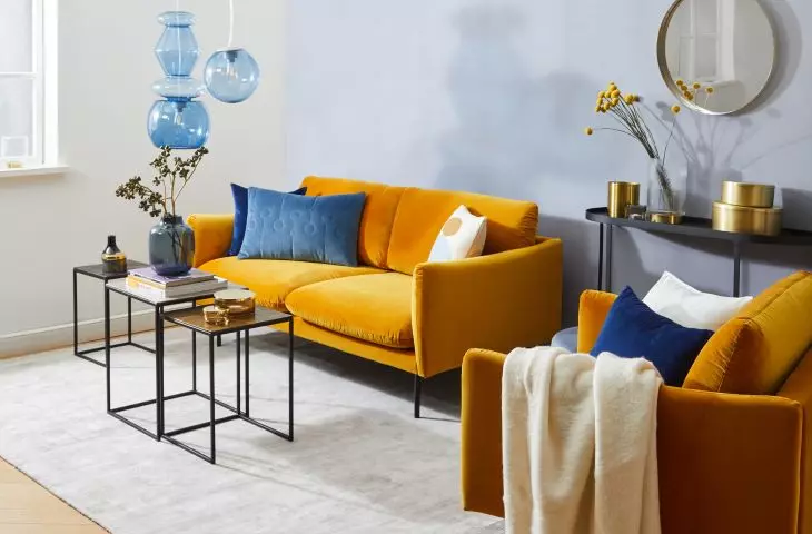 Strong color contrasts