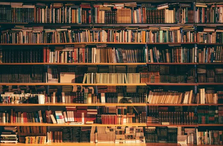 A large number of objects is a hallmark of cluttercore aesthetics