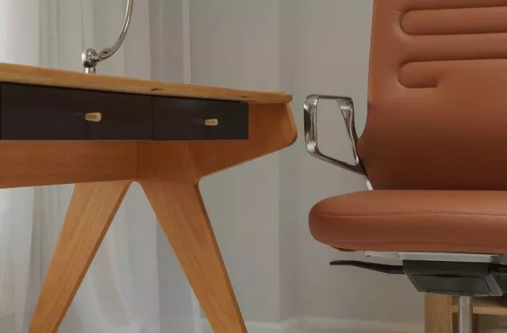 desk detail