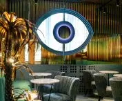 mesmerizing eye at Lukullus in St. Tropez