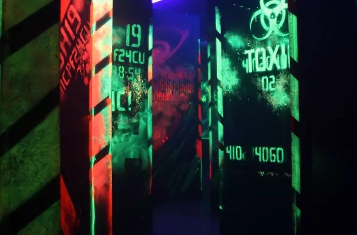 Luminescent and chromatic paints for walls, facades and surfaces
