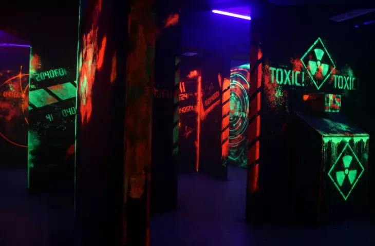 Luminescent and chromatic paints for walls, facades and surfaces