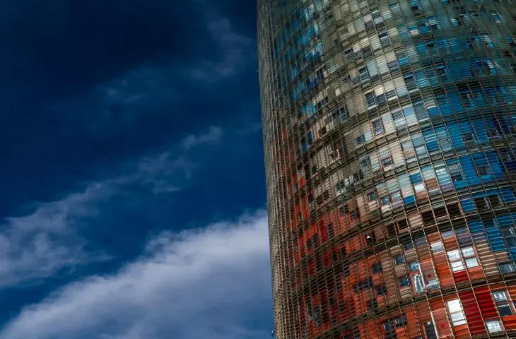 Luminescent and chromatic paints for walls, facades and surfaces
