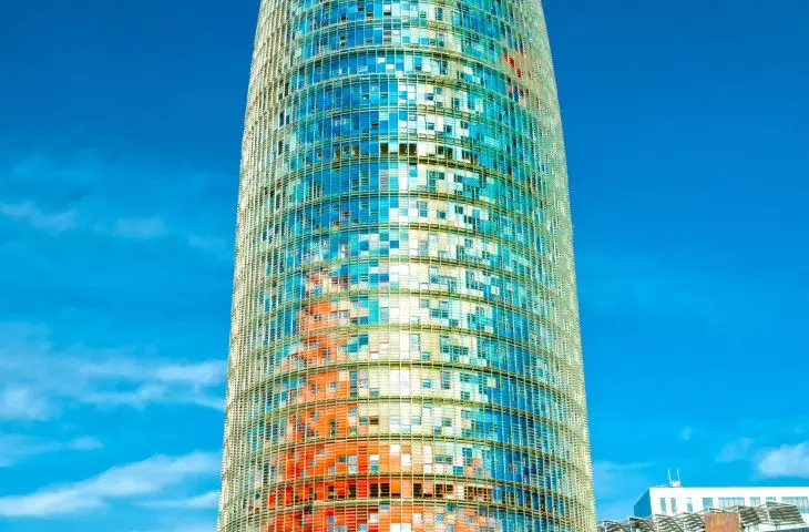 Luminescent and chromatic paints for walls, facades and surfaces