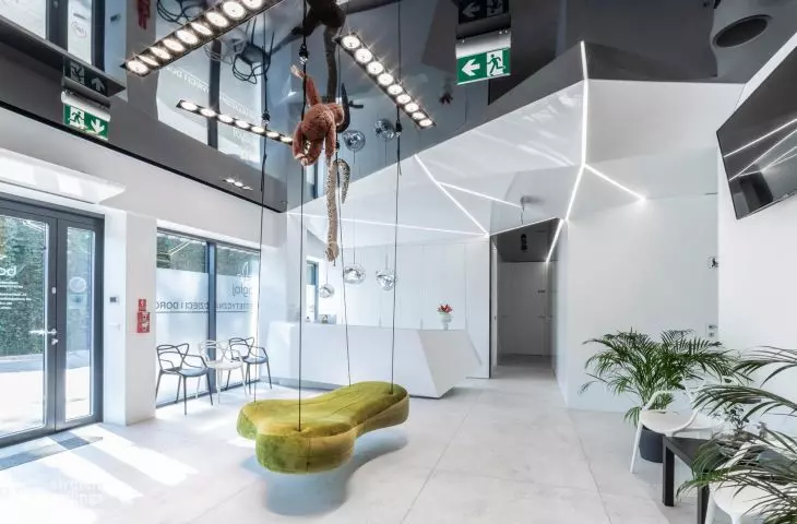 White and black glossy DPS ceiling combined with light lines